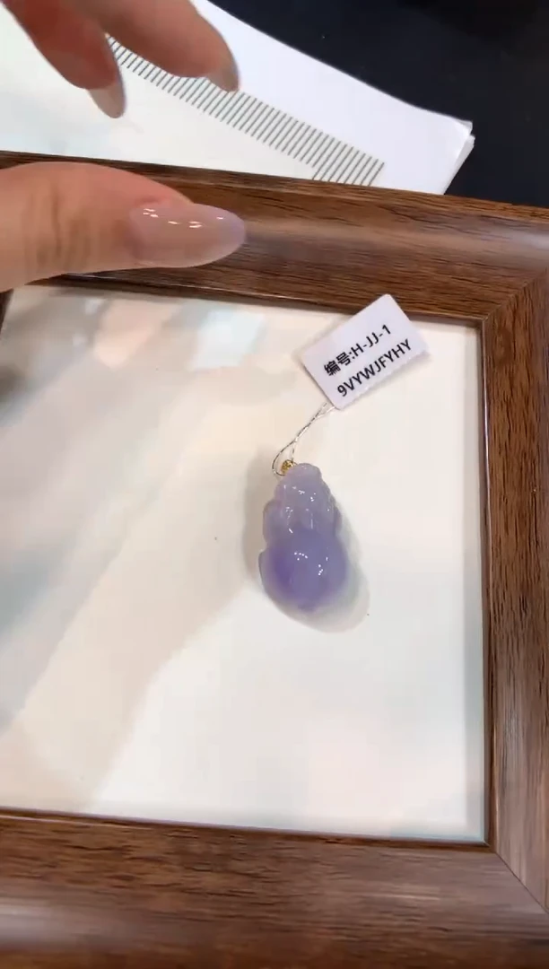 颈饰18K金镶嵌翡翠貔貅