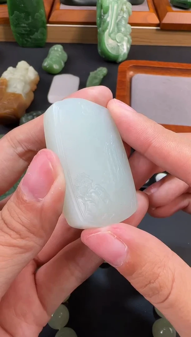 颈饰未镶嵌和田玉吊坠