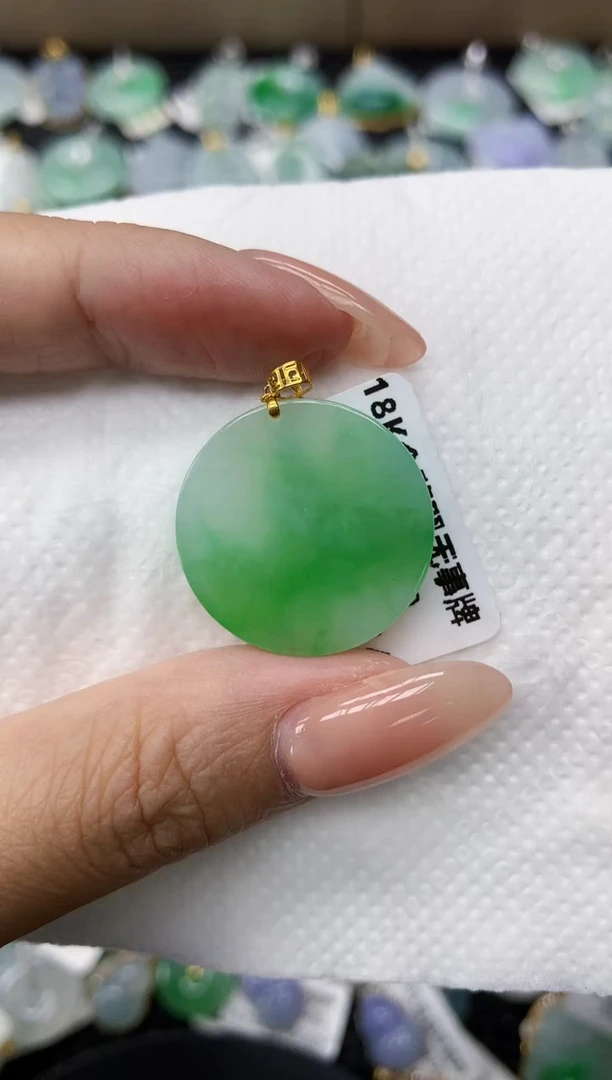 颈饰18K金镶嵌翡翠11111111111