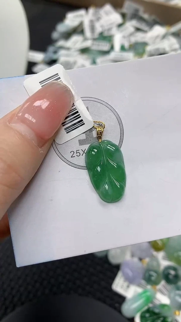 颈饰18K金镶嵌翡翠a货支持复检百元以上9元证书费自理