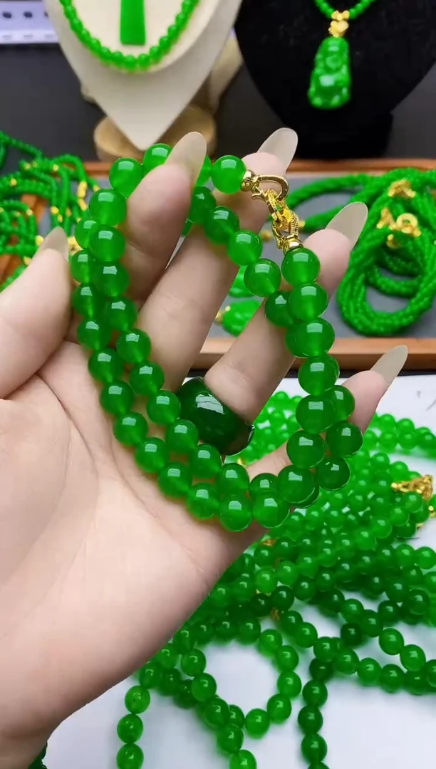 项链未镶嵌翡翠..