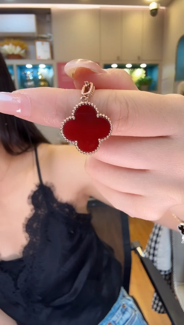 18K金镶嵌吊坠玛瑙/玉髓红花吊坠（不含链）