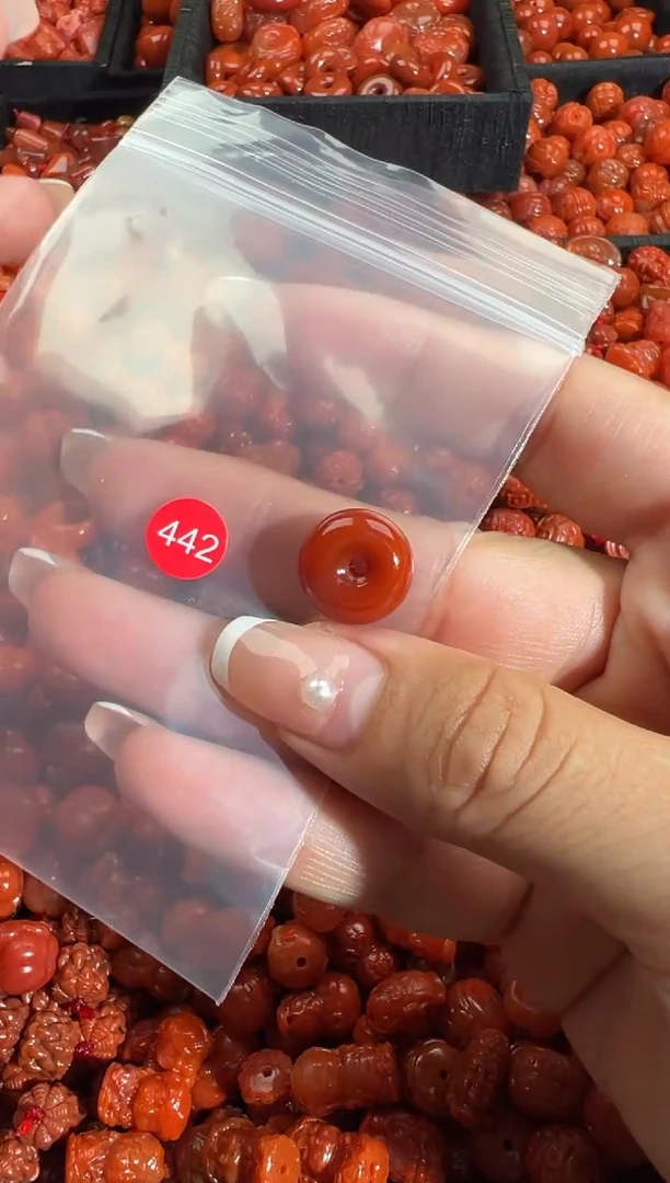 颈饰未镶嵌南红玛瑙1
