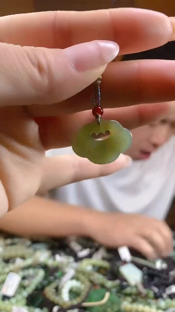 和田玉未镶嵌颈饰多样性发货，拍一发一