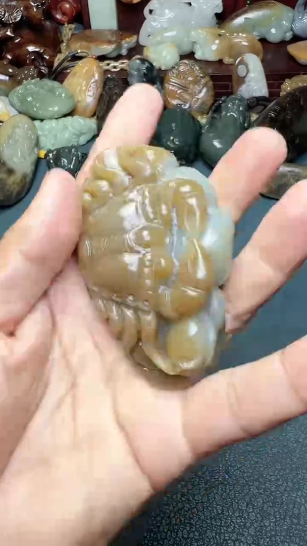 和田玉未镶嵌把件-