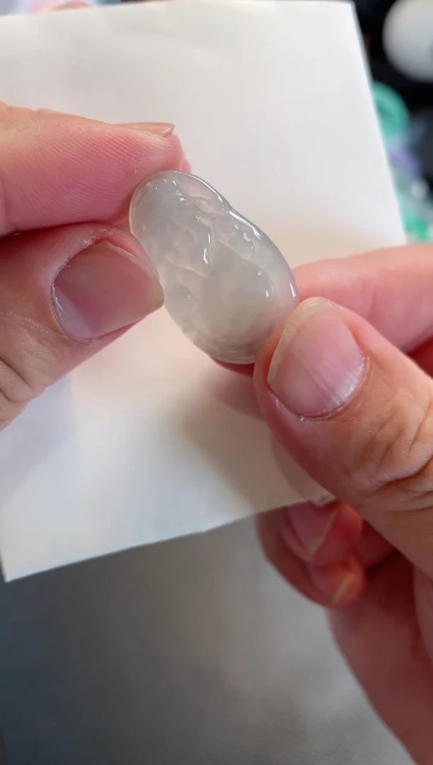 翡翠手镯未镶嵌70吊坠有纹裂