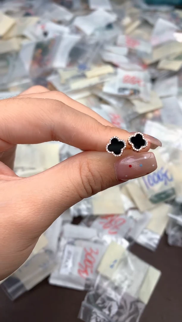 18K金镶嵌挂件翡翠一