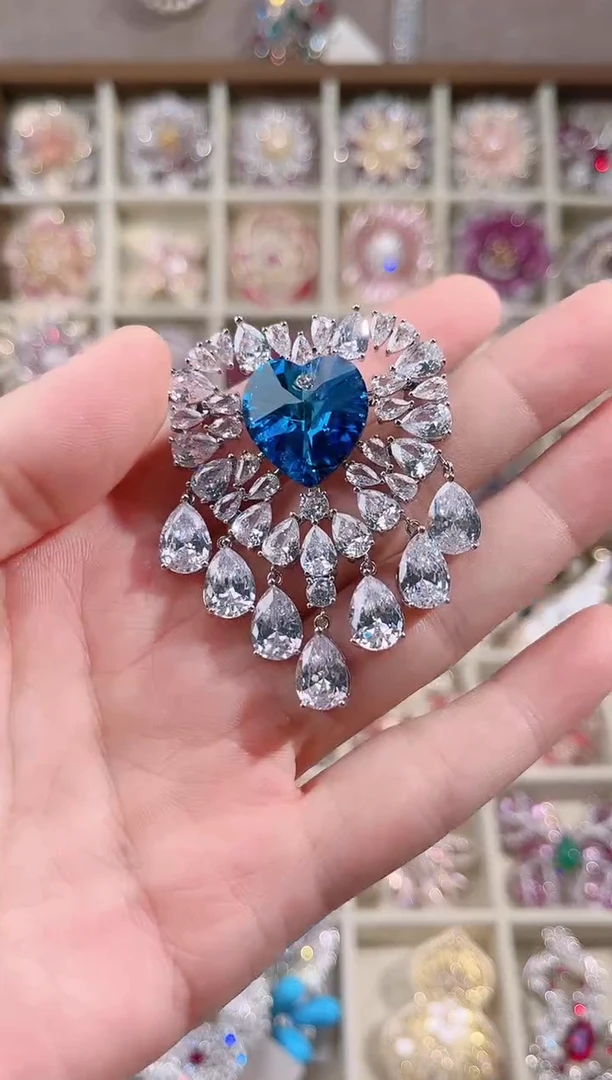 锆石铜合金流苏胸针