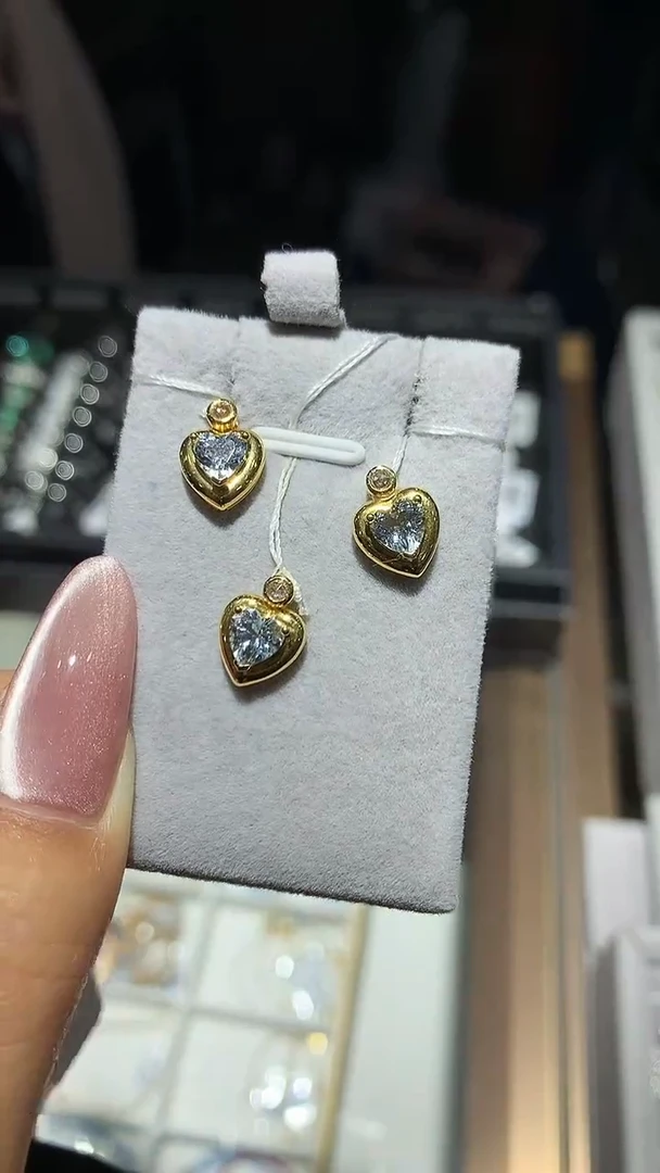 【闪购商品】海蓝宝石吊坠(不含链)18K金镶嵌吊坠多样性发一