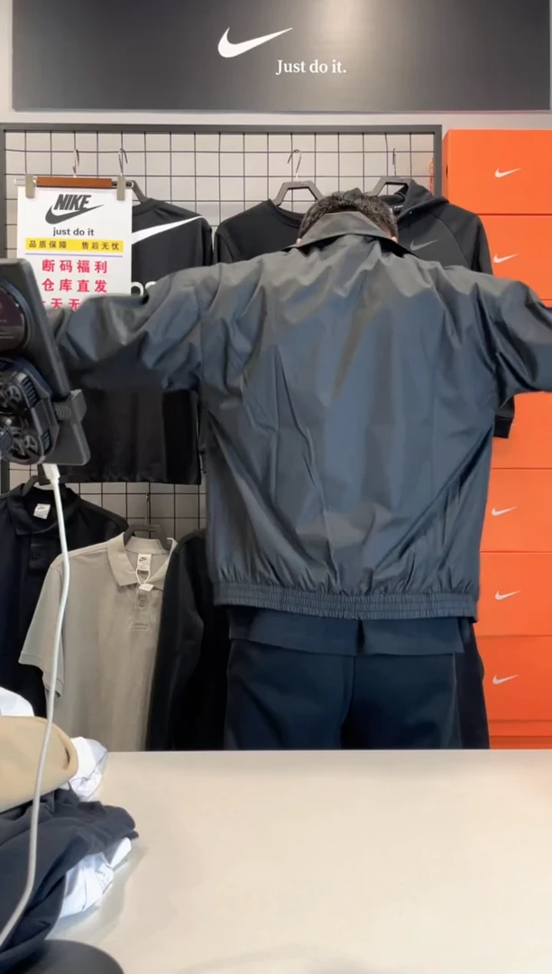 相**生2716黑色阿迪外套L码140斤-160斤