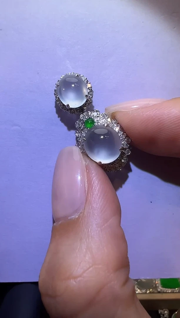 吊坠(不含链)18K金镶嵌翡翠蛋面