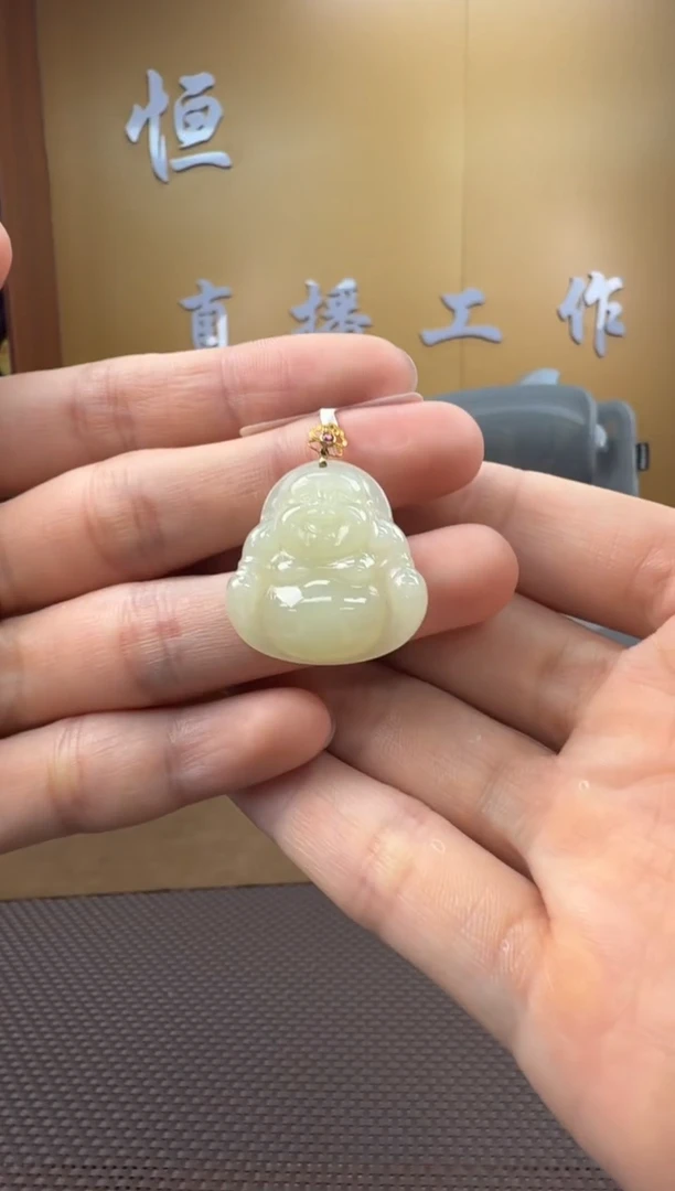 和田玉18K金镶嵌颈饰挂件