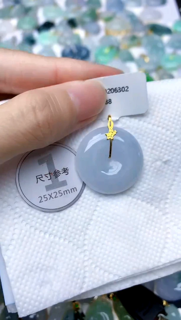 颈饰18K金镶嵌翡翠天然A货翡翠