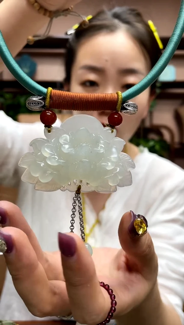 岫玉未镶嵌吊坠·