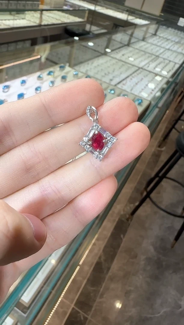 颈饰银S925镶嵌红宝石4*6mm简约吊坠