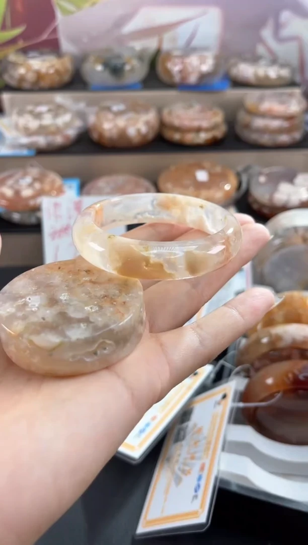 未镶嵌手镯石英质玉50