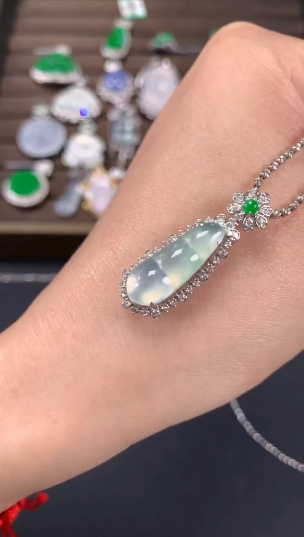 【闪购商品】翡翠吊坠(不含链)18K金镶嵌A301|2980