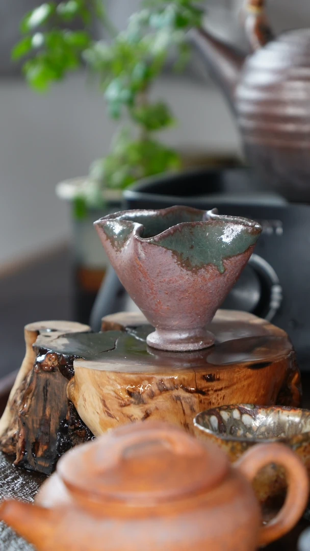 紫砂全手工葵口斗笠杯