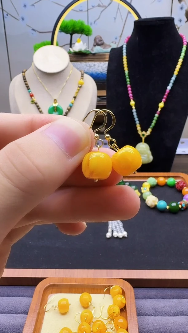 14K金镶嵌蜜蜡耳饰E01