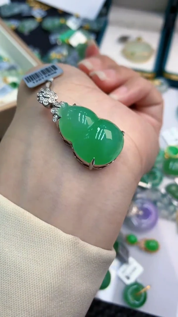 【闪购商品】翡翠颈饰18K金镶嵌            8