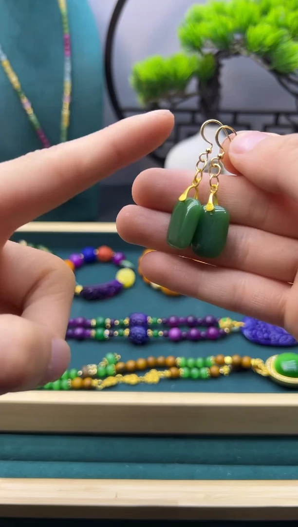 【闪购商品】和田玉耳饰14K金镶嵌E111