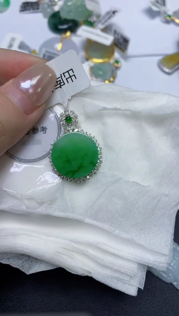 颈饰18K金镶嵌翡翠天然缅甸翡翠A货百元以上9元证书费自理