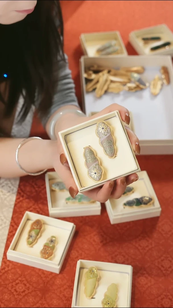 粉色发夹···············