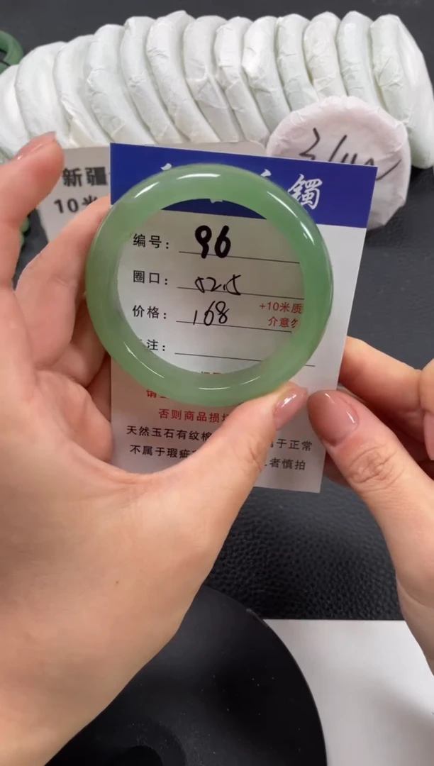 【闪购商品】石英质玉手镯未镶嵌52.5