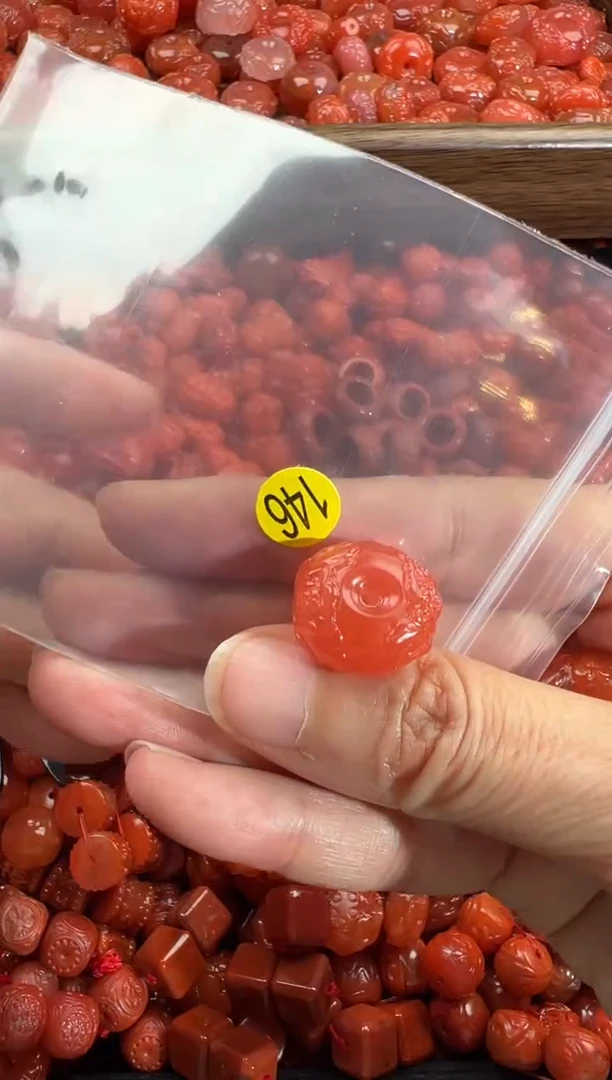 南红玛瑙未镶嵌颈饰1