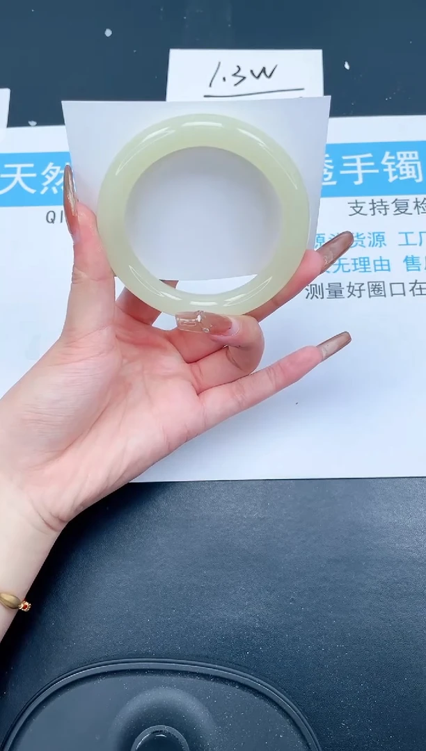 【闪购商品】石英质玉手镯未镶嵌78-58