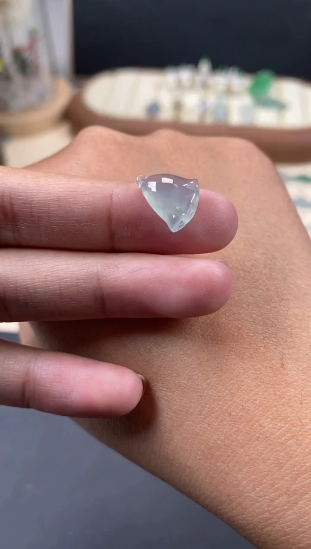 翡翠未镶嵌颈饰翡翠冰种莲蓬