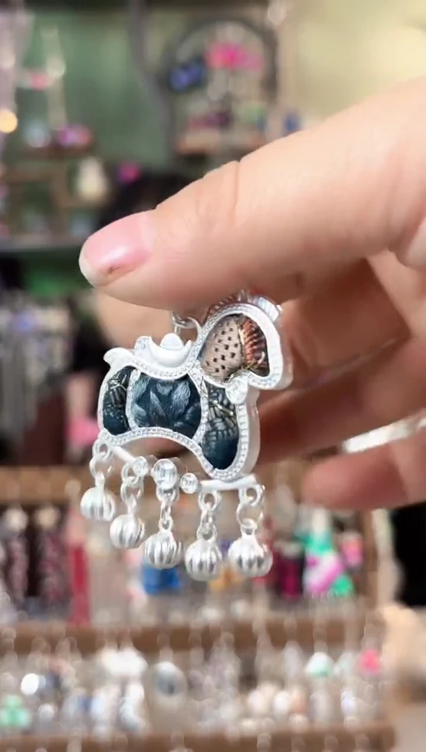 彩云南阁非遗老绣苗银饰品656