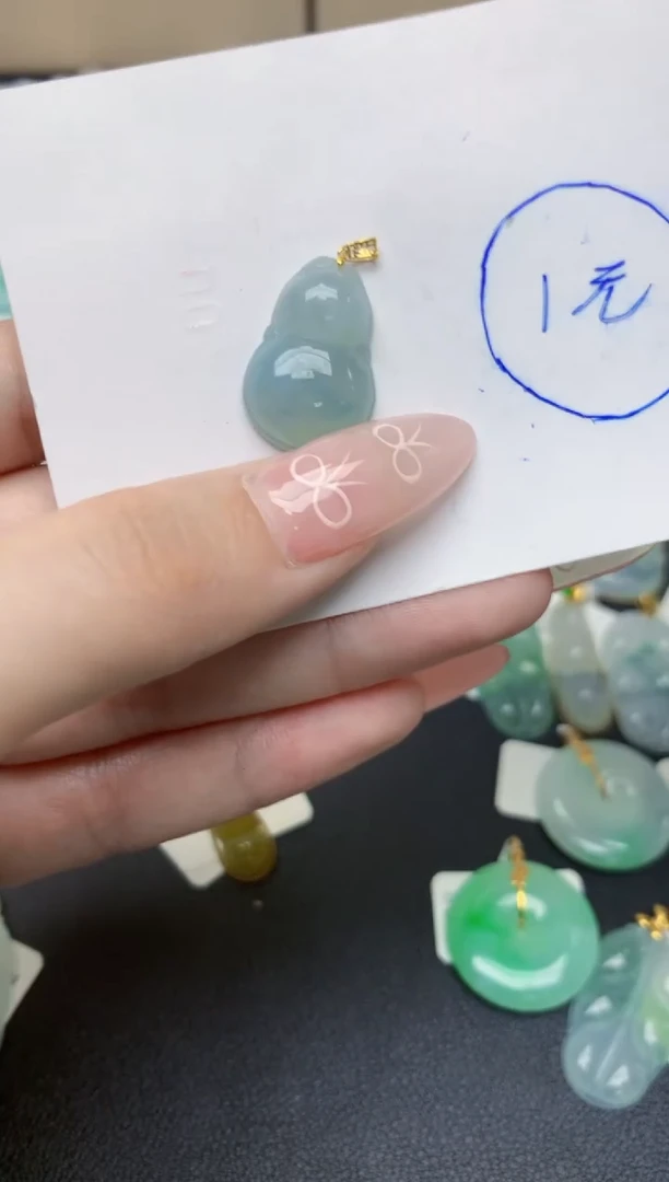 翡翠18K金镶嵌颈饰天然翡翠A货