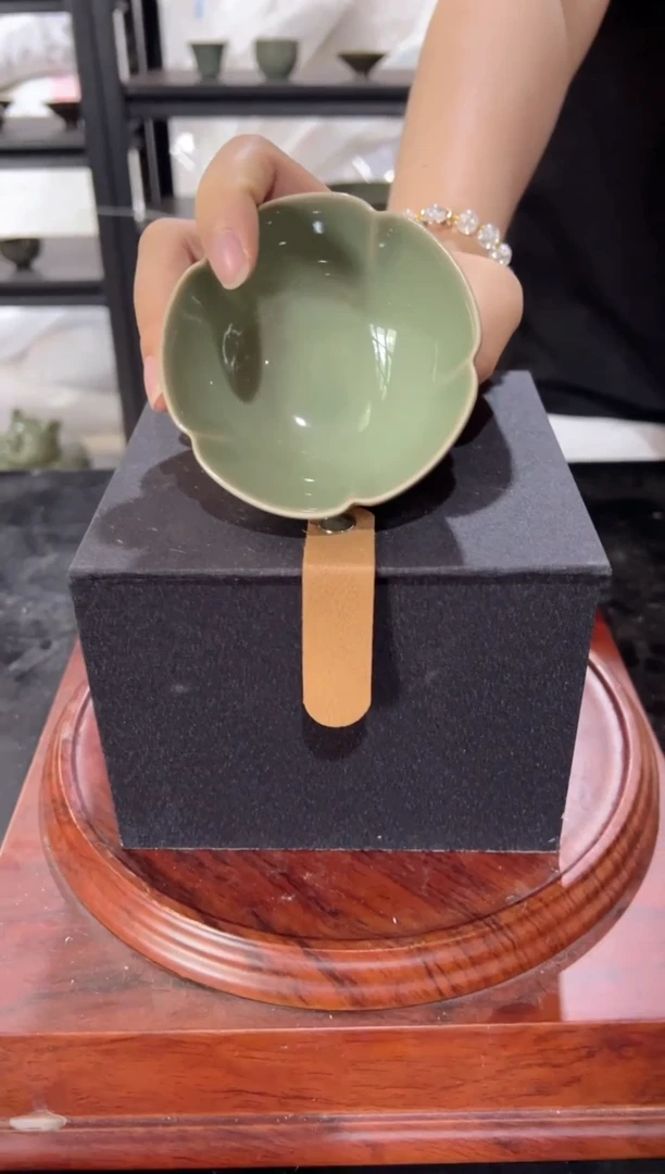 耀州窑青瓷海棠葵口主人杯+礼盒