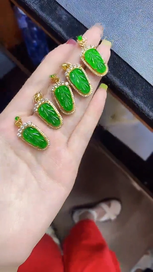 【闪购商品】翡翠未镶嵌颈饰叶子多样性发货1