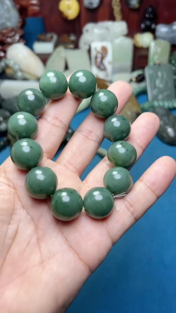 和田玉未镶嵌把件-