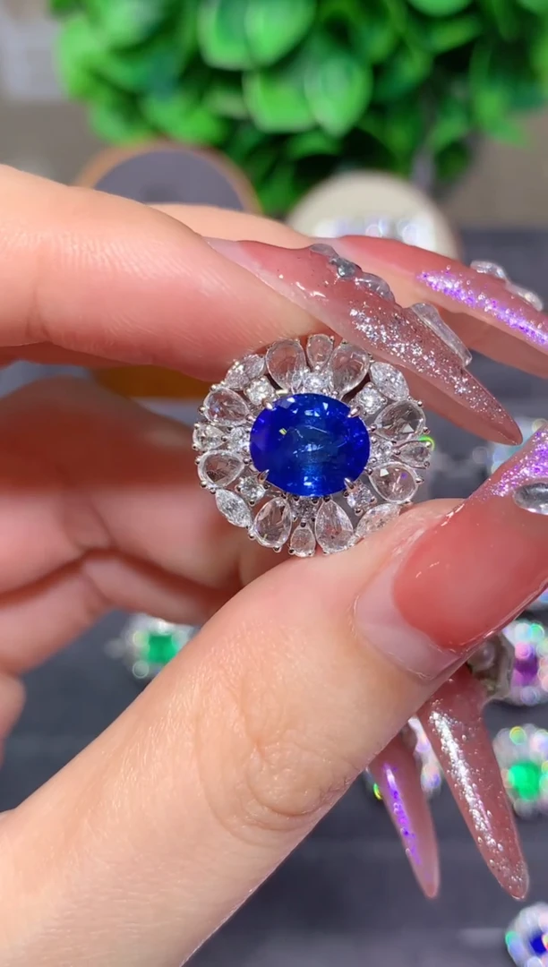 戒指蓝宝石18K金镶嵌3.1CT
