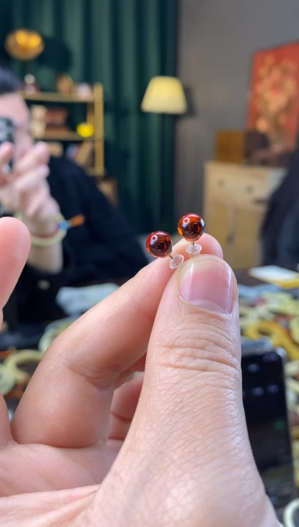 【闪购商品】琥珀手串未镶嵌6mm耳钉一对