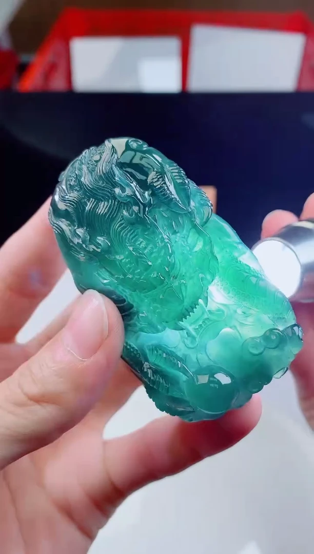 颈饰未镶嵌翡翠   ·