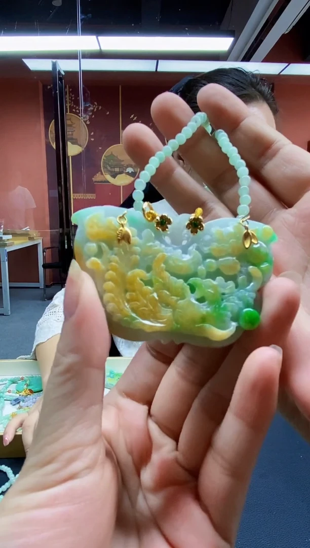 颈饰未镶嵌翡翠吊坠