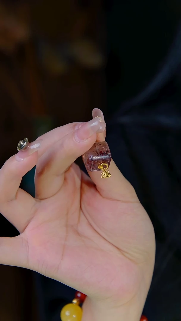 吊坠(不含链)18K金镶嵌水晶金草莓大方糖