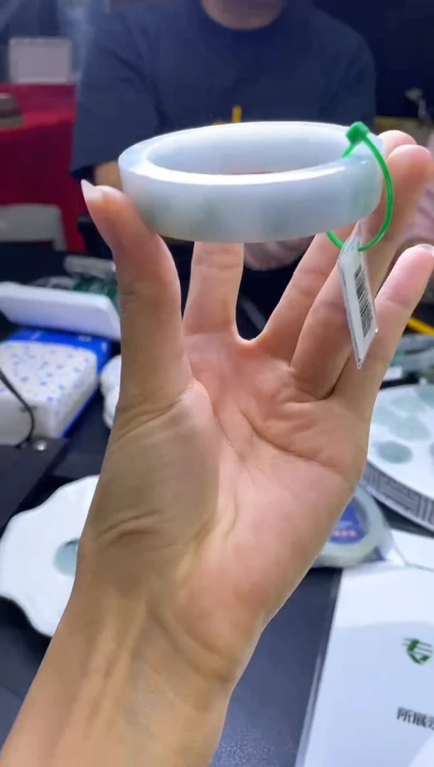 未镶嵌手镯定制翡翠手镯