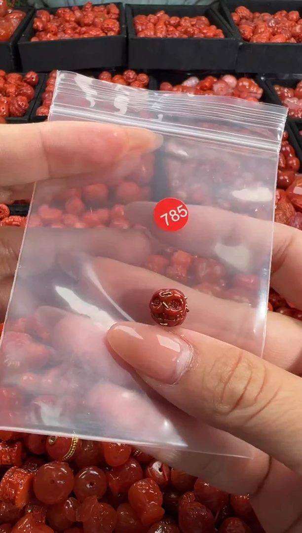 南红玛瑙未镶嵌颈饰1