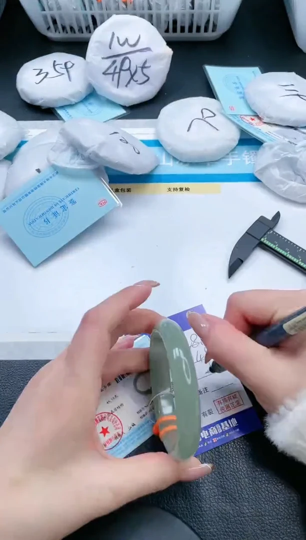 【闪购商品】石英质玉手镯未镶嵌21V86-60