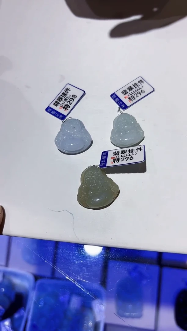 颈饰未镶嵌翡翠挂件多样性发其一