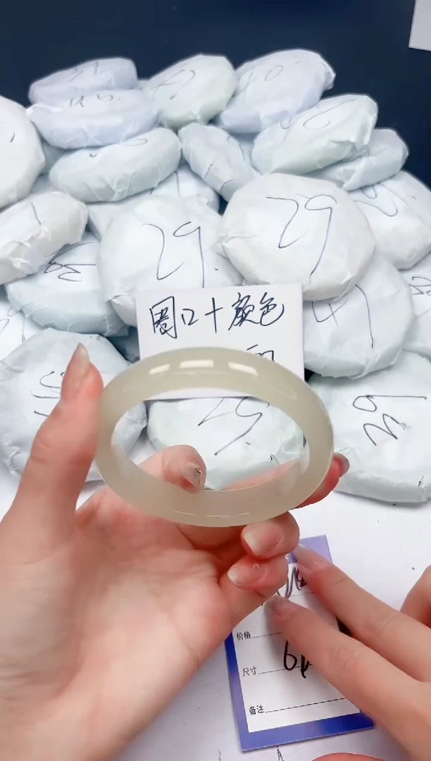 未镶嵌手镯石英质玉A218/62.8