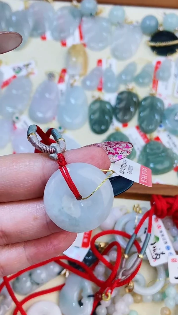 【闪购商品】翡翠颈饰未镶嵌天然缅甸A货翡翠颈饰配绳带礼盒