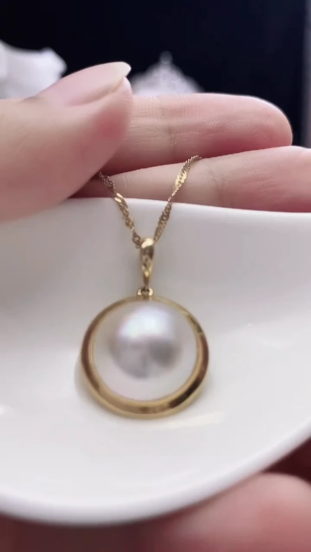 18K金镶嵌颈饰拼合珍珠（马贝珠）海水马贝吊坠