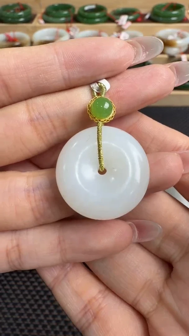 颈饰未镶嵌和田玉挂件