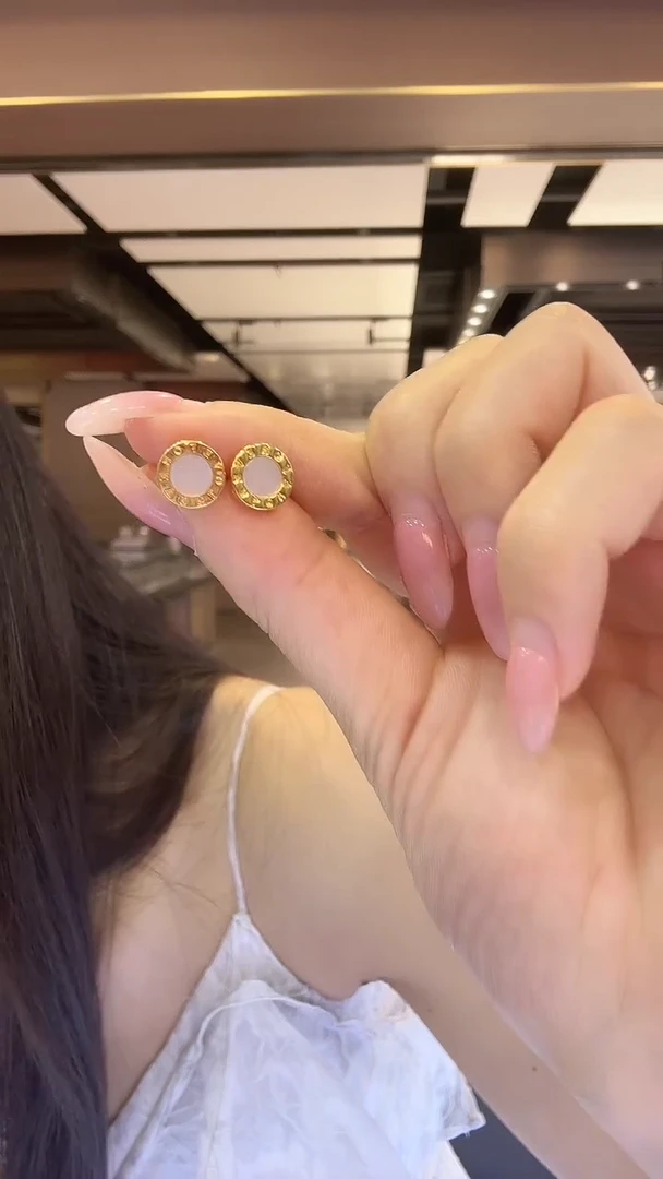 耳钉贝壳（贝母）18K金镶嵌耳钉